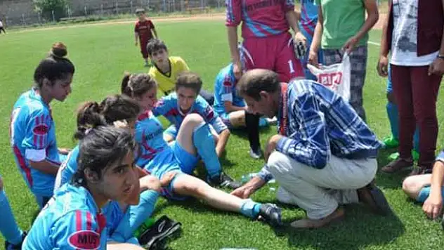 Genç kızlar şampiyonasında sağlıkçı krizi