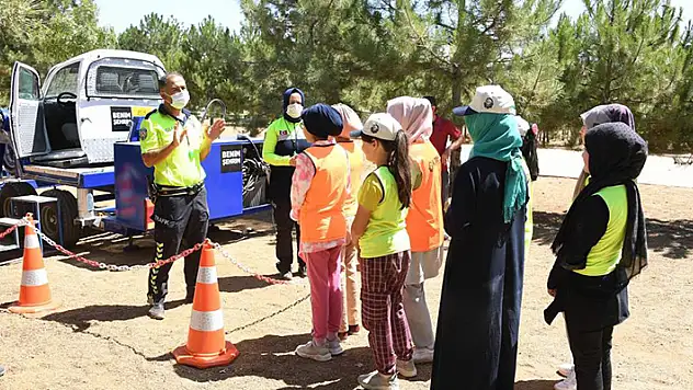 Genç KOMEK öğrencileri yaz kamplarında deneyim kazanıyor
