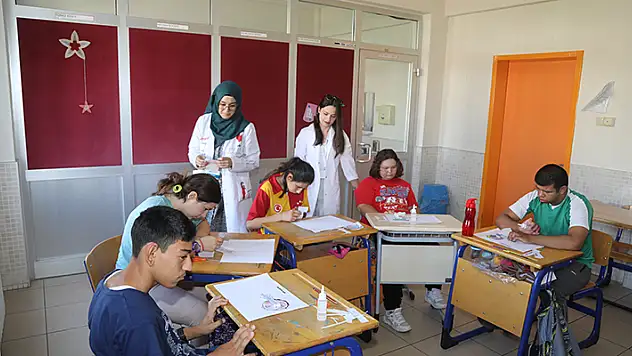 Genç KOMEK Yaz Okulu özel öğrencilerin gelişimine katkı sağlıyor
