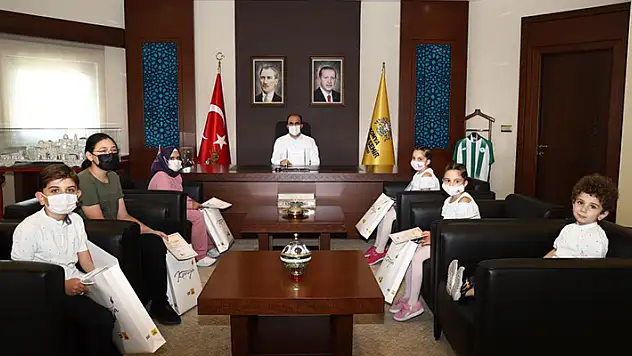 Genç KOMEK Yaz Okulu'ndan başarılı öğrencilere sürpriz hediye
