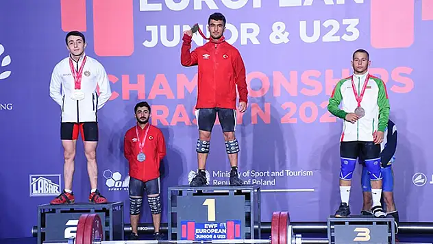 Genç milli halterciler, Avrupa Şampiyonası'nda 1 altın ve 2 gümüş madalya kazandı
