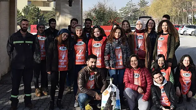 Genç TEMA, sokaktaki dostlarını yalnız bırakmadı