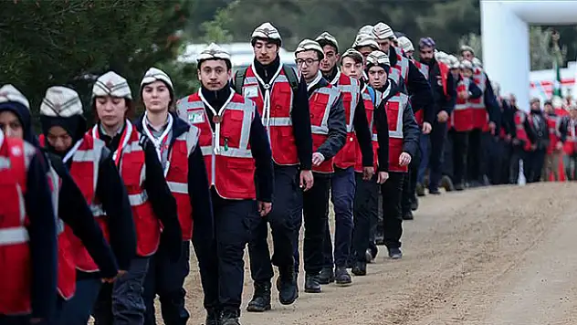 Gençler atalarının izinde Conkbayırı'na yürüdü