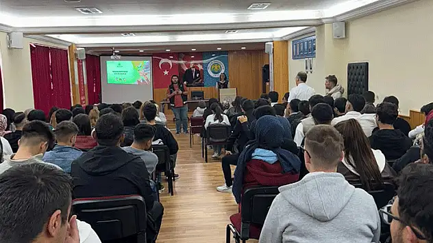 Gençler çağın illetine karşı bilinçlendirildi