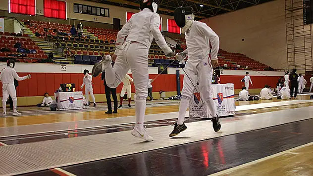 Gençler Epe, Flöre ve Kılıç Açık Turnuvası Konya'da başladı
