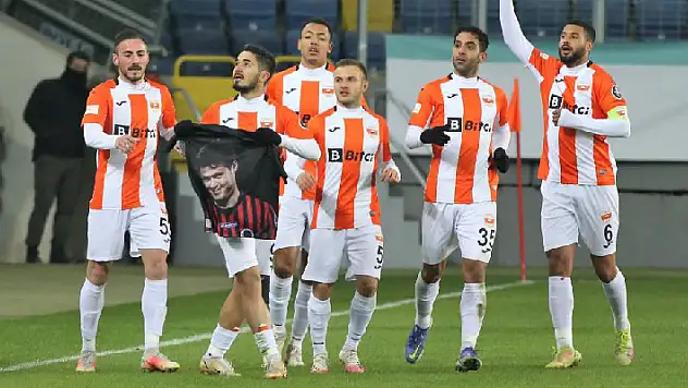 Gençlerbirliği - Adanaspor karşılaşmasında Ahmet Çalık unutulmadı
