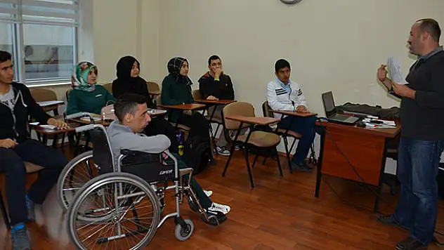 Gençlerin gözdesi Celaleddin Karatay Gençlik Merkezi
