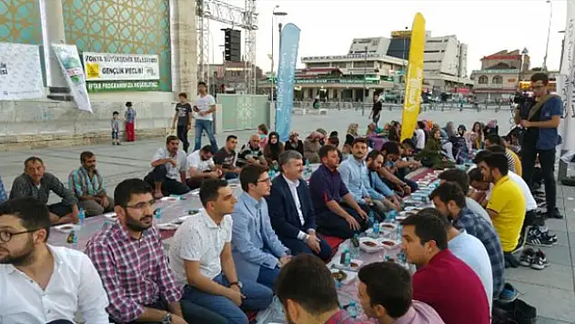 Gençlerin Yüreği Mazlum Milletler İçin Çarptı