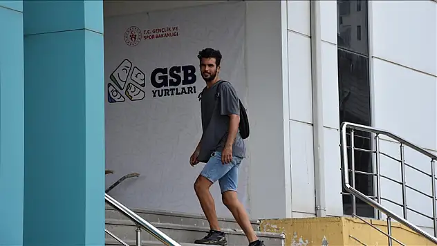 Gençlerin yurtlarda ücretsiz konaklamasını sağlayan Seyahatsever projesi 5 Eylül'e kadar uzatıldı