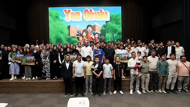 Gençlik Meclisi Yaz Okulu coşkuyla sona erdi