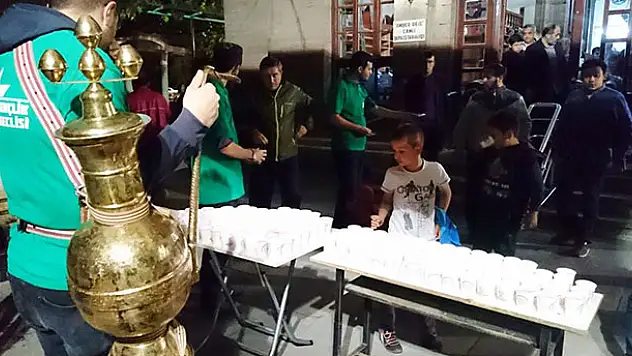 Gençlik Meclisinden '29 gün, 29 cami, 29 teravih' etkinliği
