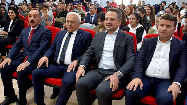 Gençlik ve Spor Bakan Yardımcısı Eminoğlu, Aksaray'da gençlerle bir araya geldi