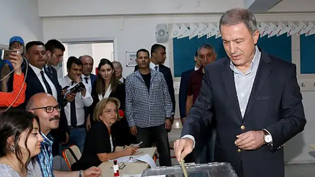 Genelkurmay Başkanı Akar'ın oy kullandığı sandıktaki sonuçlar belli oldu