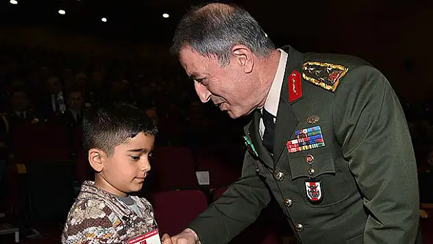 Genelkurmay Başkanı Akar şehit çocuklarını kabul etti