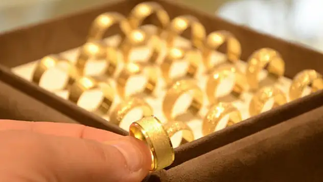 Gerçeğinden ayırt edilemeyen sahte altınla kuyumcuların başı dertte!