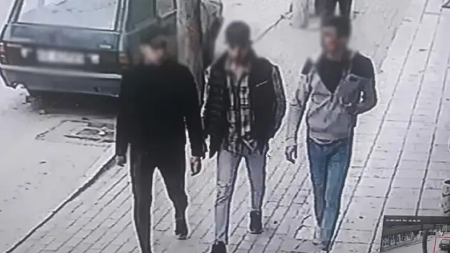 Gezmek için geldikleri Konya'da paraları bitince kadının telefonunu gasbeden 3 kişi yakalandı