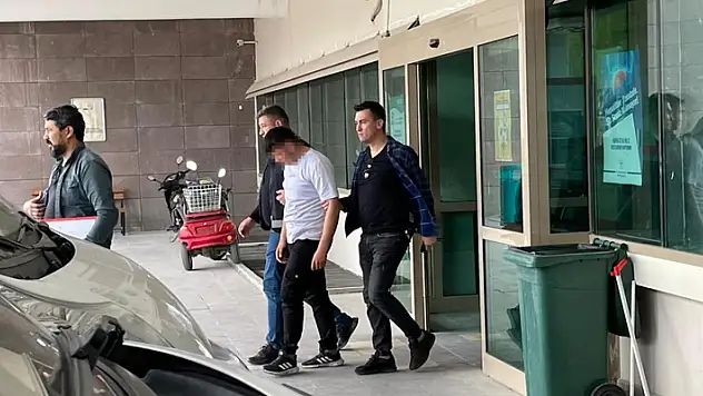 Girdiği evden 100 bin TL'lik altın çaldı
