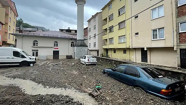 Giresun'da sağanak su baskınlarına neden oldu

