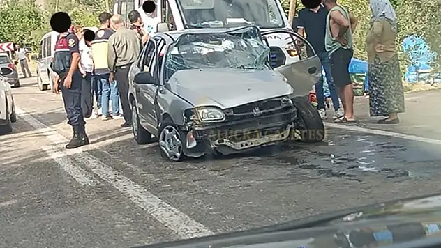Giresun'da otomobil ile kamyonet çarpıştı 1 ölü, 4 yaralı
