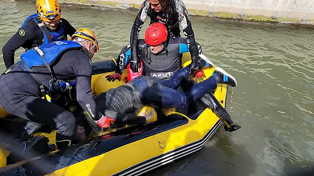 Giresun'da su kanalına uçan araçta kaybolan 2 kişinin cansız bedenine ulaşıldı

