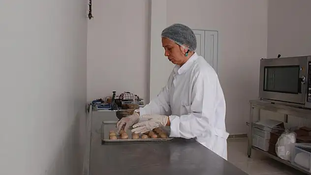 Girişimci kadının başarı hikayesi: Devlet desteğiyle üretimhane kurdu, glütensiz ürün üretiyor
