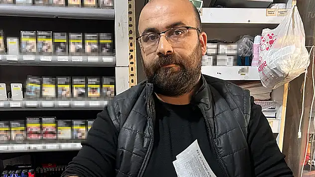 
Gizemli hayırsever, 13 depremzede ailenin 40 bin TL'lik bakkal borcunu ödeyip kayıplara karıştı