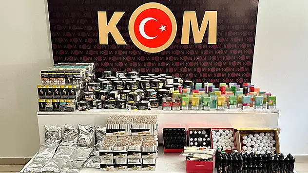 Gizli bölme kaçak sigara deposu çıktı
