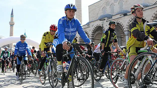 Glokoma dikkat çekmek için Konya'da pedal çevirdiler