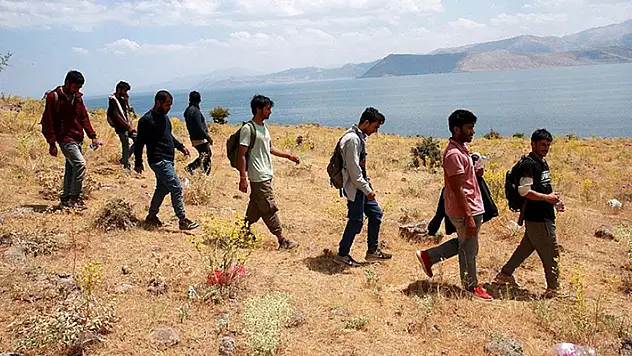 Göç İdaresi Başkanlığı, 'Afganlara kolay vize verilecek' iddialarını yalanladı
