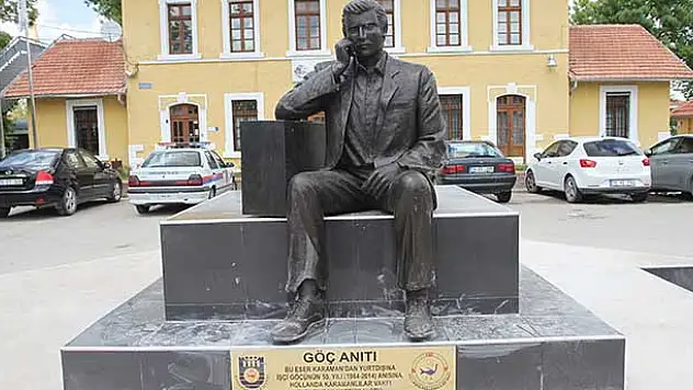 Göçün sembolü: 'Tahta valizli adam'
