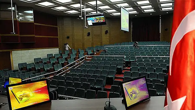 Gökçe Fırat Çulhaoğlu'na Erdoğan'a hakaretten hapis cezası