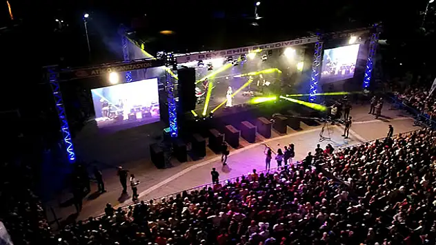 Göl Festivalinde Betül Demir konseri