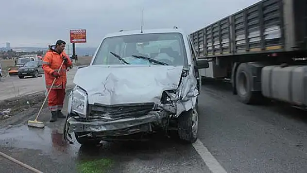 Gölbaşı'nda otomobiller çarpıştı: 2 yaralı