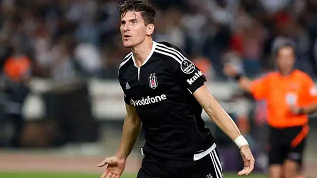 Gomez atıyor, Kartal uçuyor