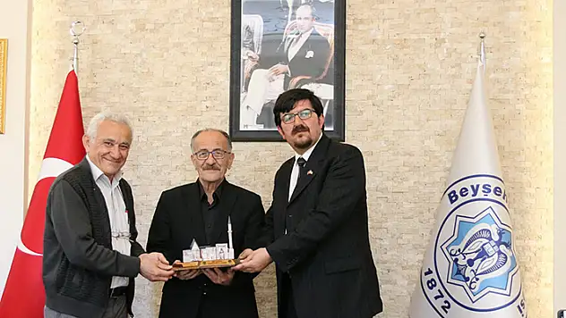 Gönül Gözü Derneğinden Başkan Bayındır'a 'engelli dostu başkan' plaketi