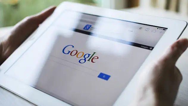 Google arama sonuç rengini değiştiriyor