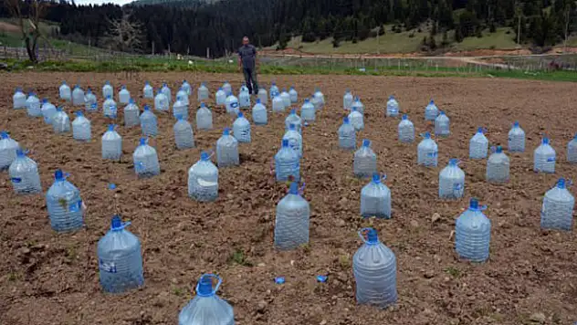 Görenler şaştı kaldı! Çiftçiden ilginç çözüm