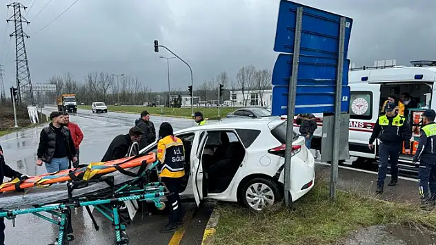 Göreve giden polisler kaza yaptı: 2 yaralı
