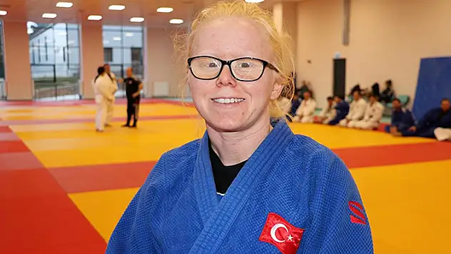 Görme engelli albino hastası milli judocu Cahide'nin hedefi olimpiyat madalyası
