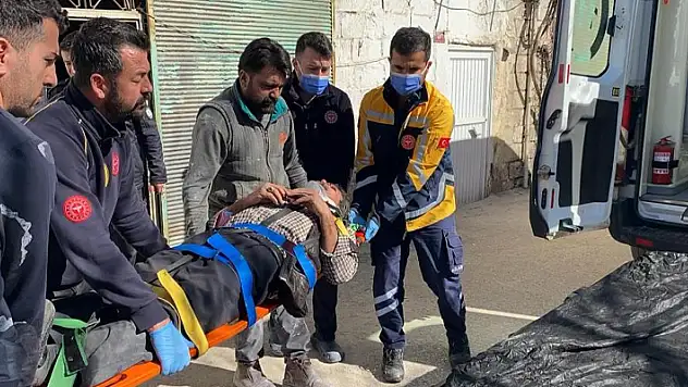 Görme engelli babası ile oğlunu damdan aşağı attı
