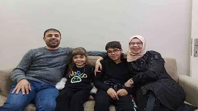 Görme Engelli Çift Hayatlarını Sevgi İle Aydınlatıyor