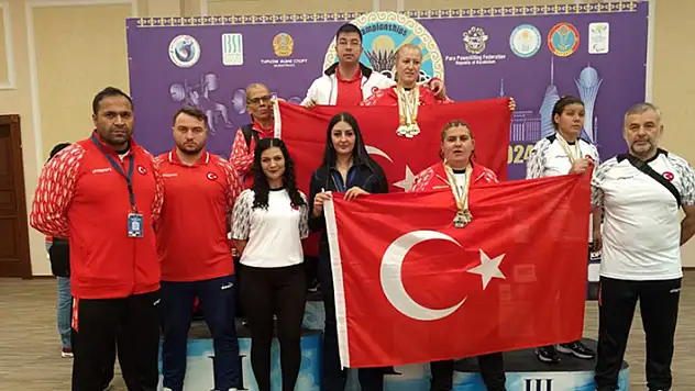 Görme engelli halterciler, Kazakistan'daki dünya şampiyonasında 13 madalya aldı
