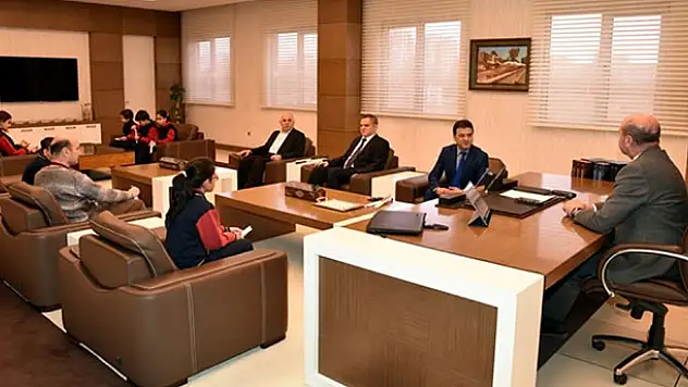 Görme engelli öğrencilerden Başkan Pekyatırmacı'ya ziyaret