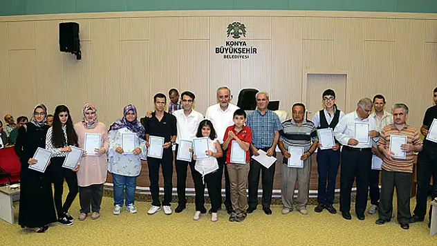Görme engelliler fotoğrafçılık kursunu tamamladı
