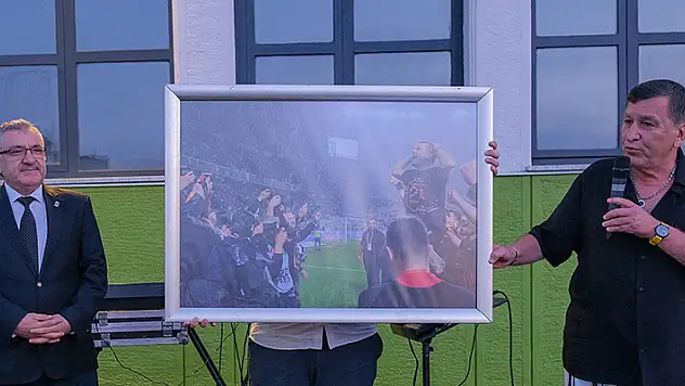 Görsel Yarışması'nda dereceye giren Mürsel Çetin, ödülünü aldı