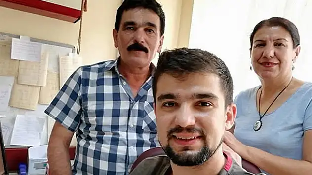 Göz doktoru oğlunu ziyarete gitti, depremde vefat etti