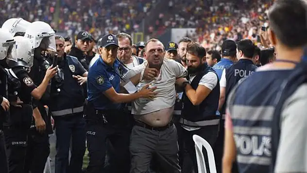 Göztepe maçında Fenerbahçe Başkanı Ali Koç'u iterek düşüren zanlıya ev hapsi
