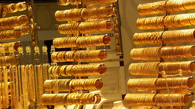 Gram altın 222 lira seviyelerinde