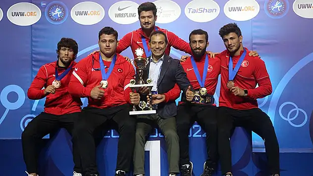 Grekoromen Güreş Milli Takımı, dünya şampiyonu oldu
