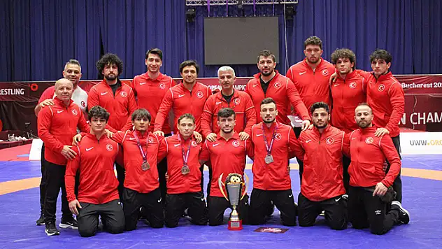 Grekoromen Güreş Milli Takımı ilke imza attı